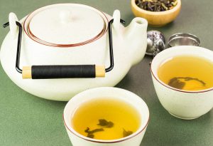 Dva šálky zeleného čaje denně